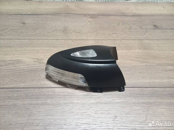 Повторитель поворота зеркало L VW Tiguan 1 07-16