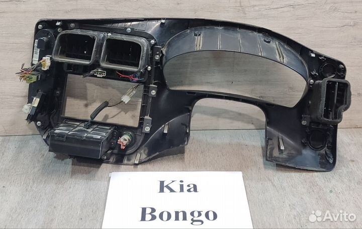 Накладка на торпедо в сборе Kia Bongo 3, 2014г