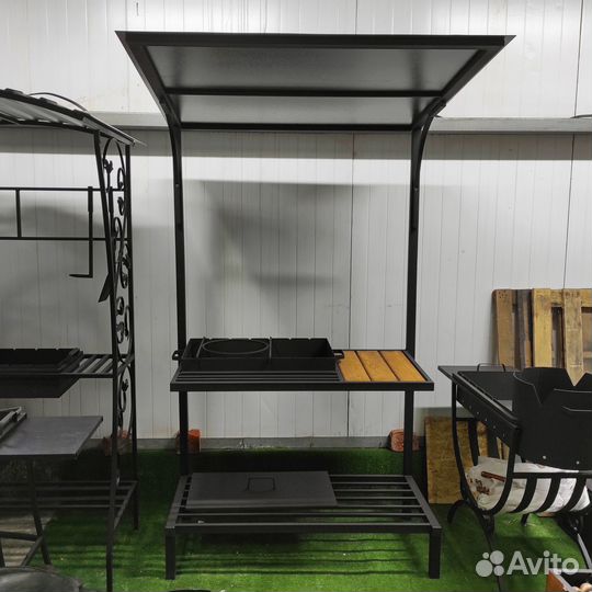 Мангал с крышей