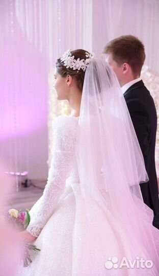 Свадебное платье со шлейфом