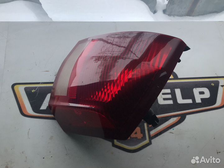 Фонарь задний правый Chrysler 300C 2004-2010г