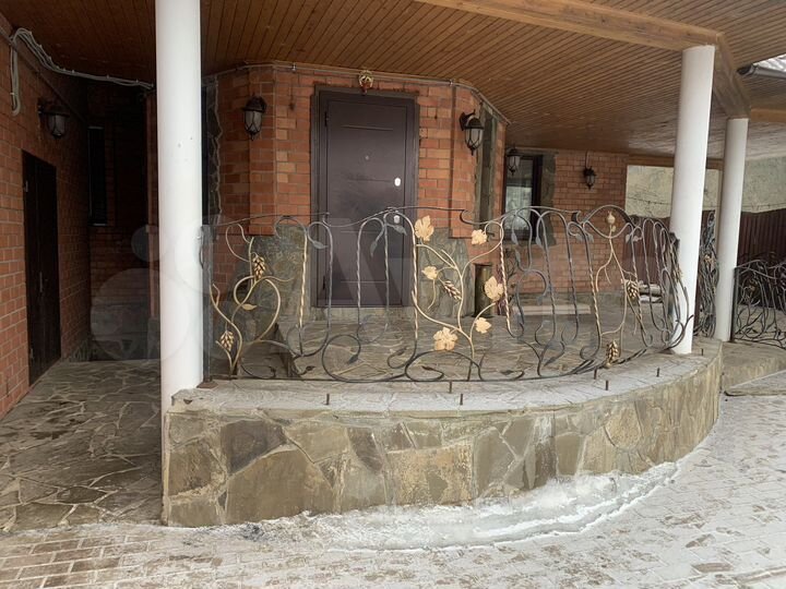 Дом 580 м² на участке 10 сот.