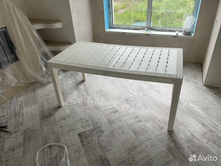 Стол уличный