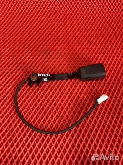 Ответная часть ремня безопасности передняя левая