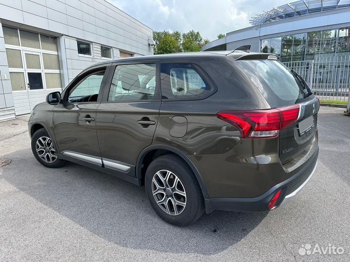 Mitsubishi Outlander 2.0 CVT, 2018, 239 100 км