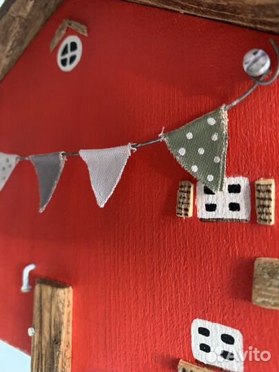 Деревянный домик ключница