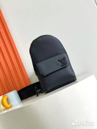 Сумка Louis Vuitton Pilot sling bag