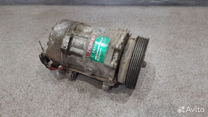 Компрессор кондиционера WV Passat b4 b3 1.6 - 1.8