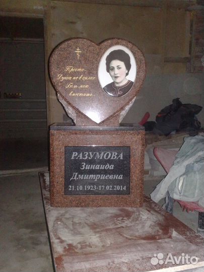 Памятники из Карельского гранита во Владимире