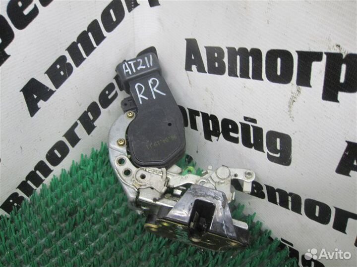 Замок двери задний правый Toyota Corona Premio