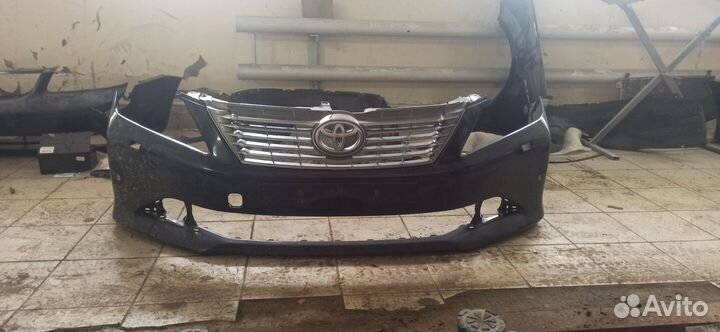 Бампер передний с решеткой camry 50
