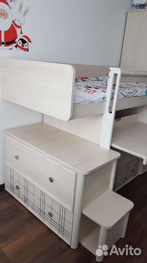Детская кровать чердак со столом
