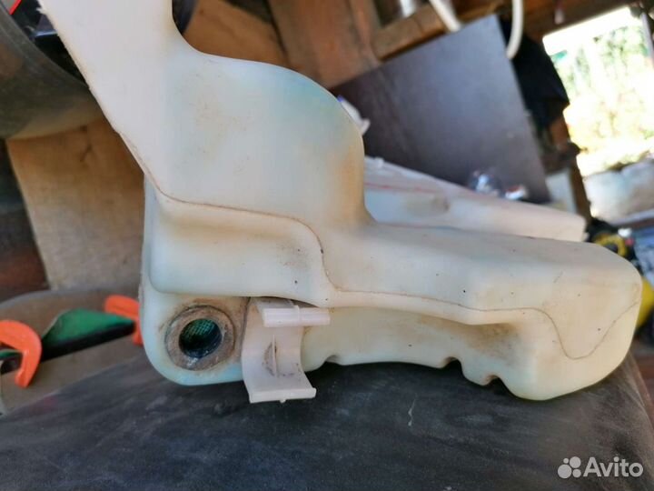 Бочек омывателя Ford Focus 2