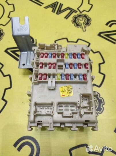 Блок предохранителей салона Nissan Primera TP12