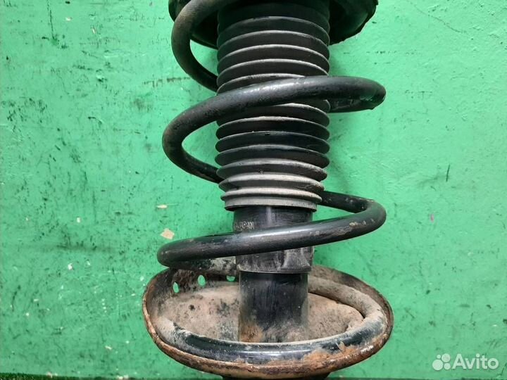 Стойка амортизатора передняя левая Subaru Legacy