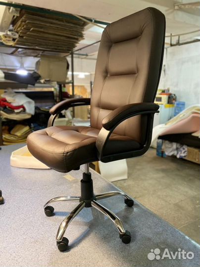 Офисное кресло