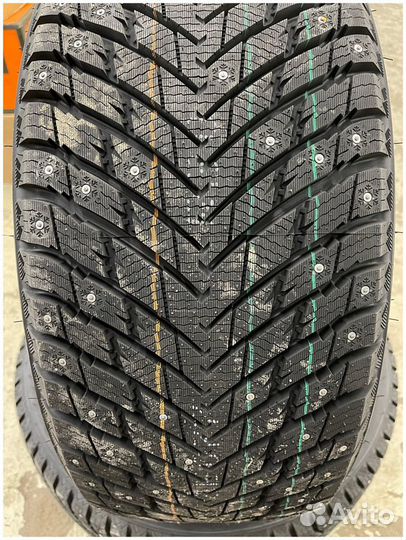 Grenlander Icedefensor Stud II 215/50 R17 95T