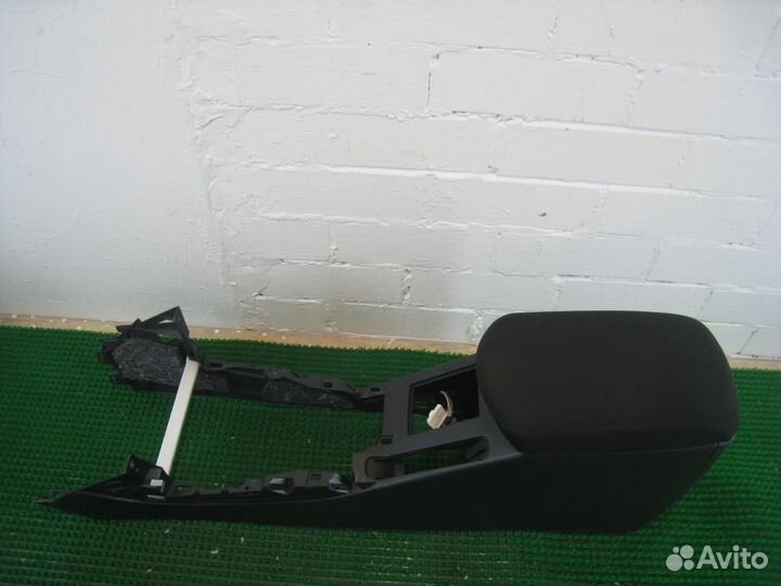 Консоль центральная с подлокотником Toyota RAV4 A