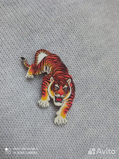 Брошь Значок Новый