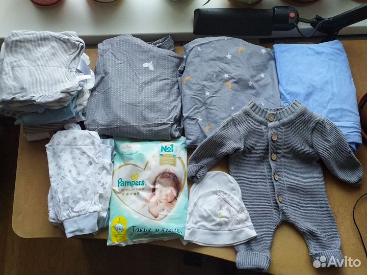 Простыни, бодики carter's, комбинезон цена за все