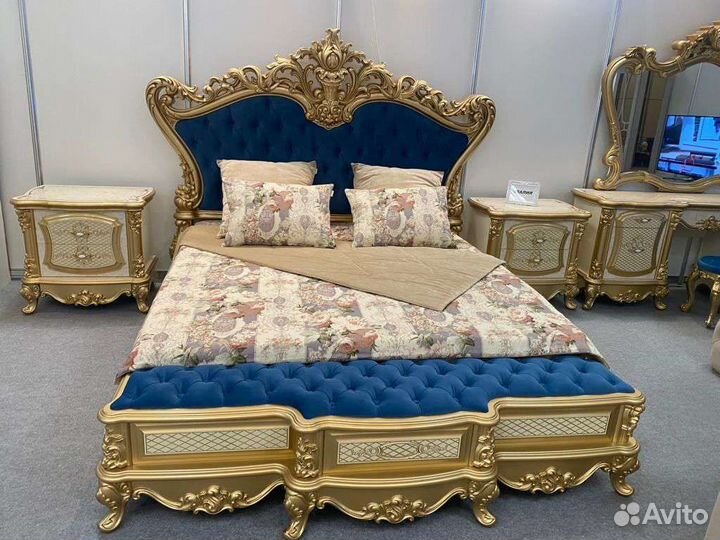 Спальный гарнитур