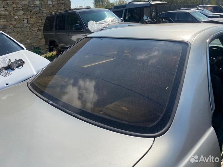 Заднее ветровое стекло Mitsubishi Diamanté 1