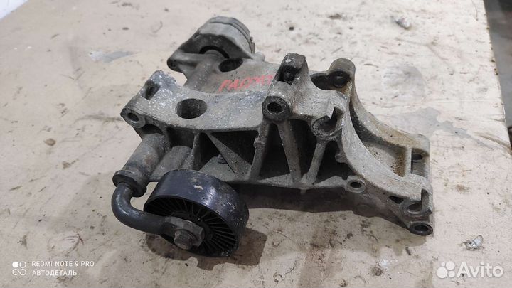 Натяжитель ремня Volkswagen Passat B4