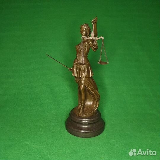 Скульптура из бронзы Юстиция с мечом
