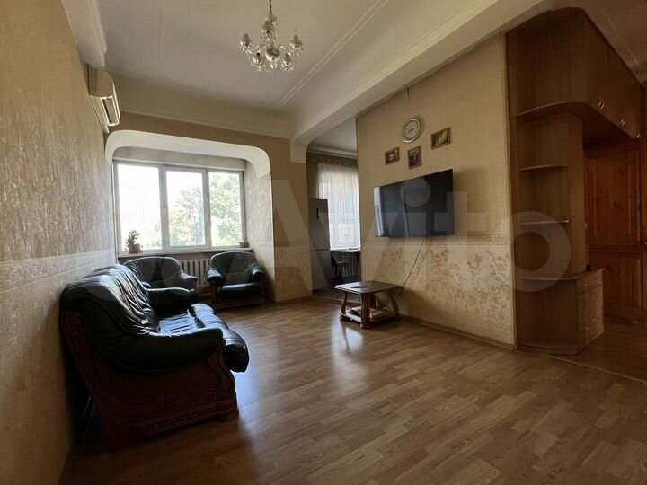4-к. квартира, 90 м², 2/4 эт.