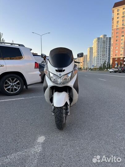 Макси скутер Suzuki Skywave