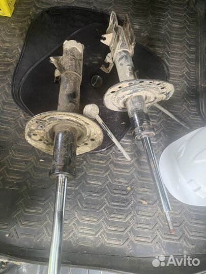 Стойка амортизатора передняя nissan x-trail