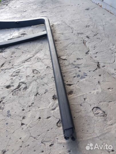 Мерседес Рамка стекла двери задний левый GL-klasse