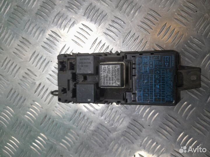 Блок предохранителей Mitsubishi Carisma седан 1.6