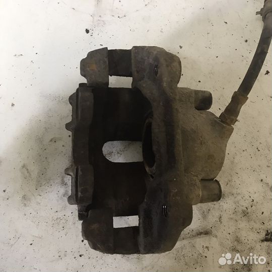 Суппорт передний BMW e32