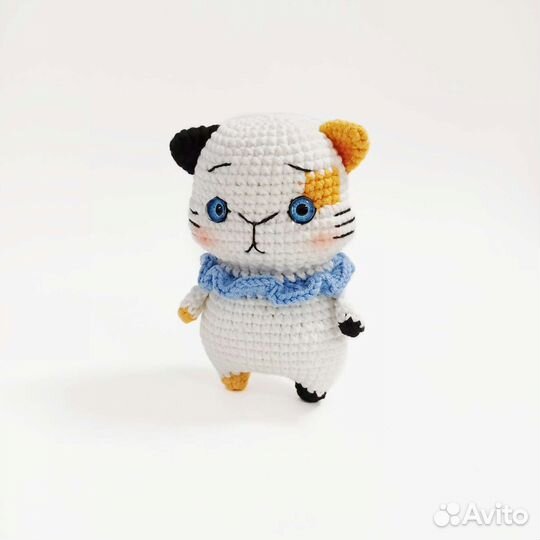 Вязаный котёнок сувенир ручной работы