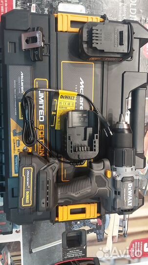 Аккумуляторная дрель-шуруповерт DeWalT DCD85ME2GT