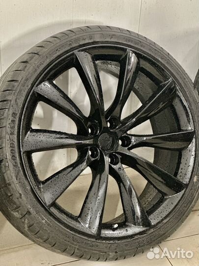 Оригинальные колеса с резиной Tesla Model X