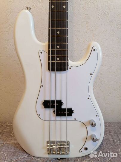 Бас-гитара denn