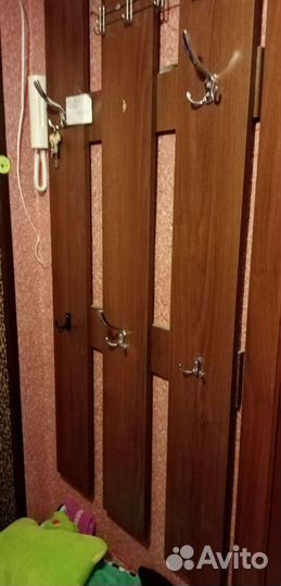 Вешалка настенная в прихожую