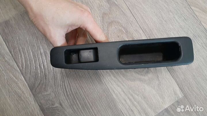 Кнопка стеклоподъемника правая Nissan Qashqai J10