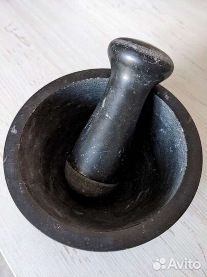 Ступа икеа и стеклянные кружки с двойным дном