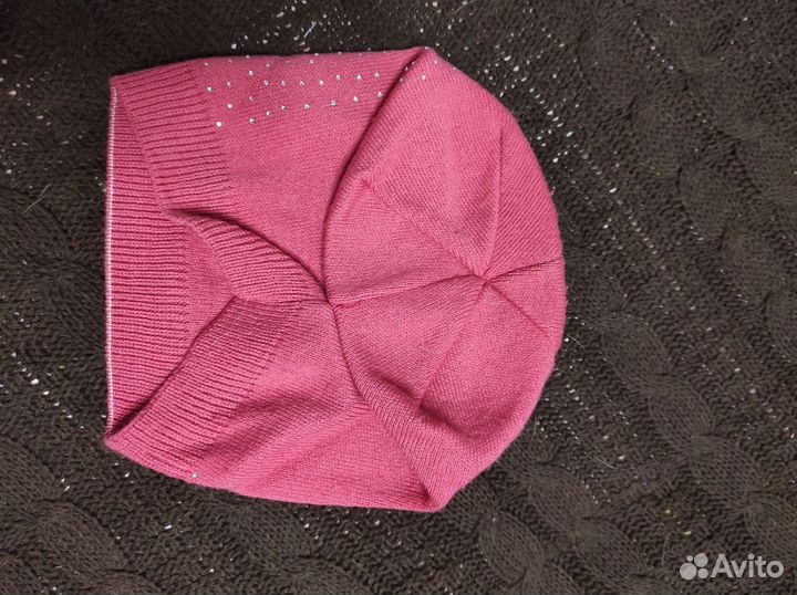 Три шапки и шарф