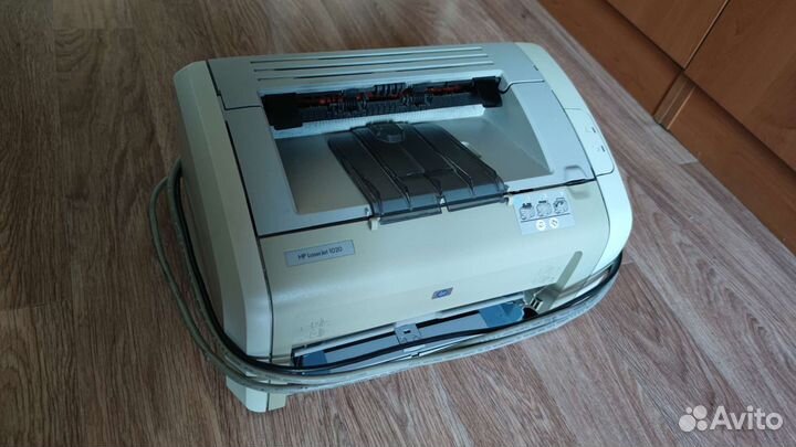 Принтер лазерный HP LaserJet 1020 и три картриджа