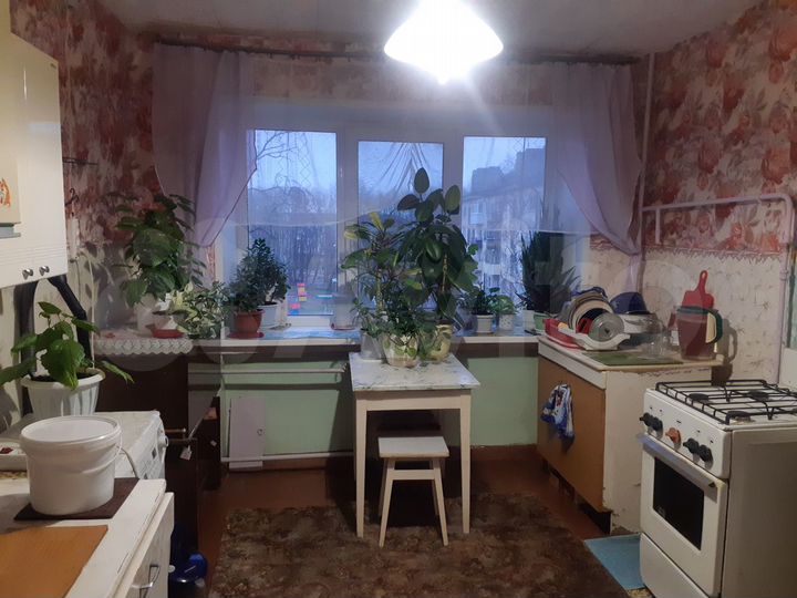 Комната 13 м² в 5-к., 4/5 эт.