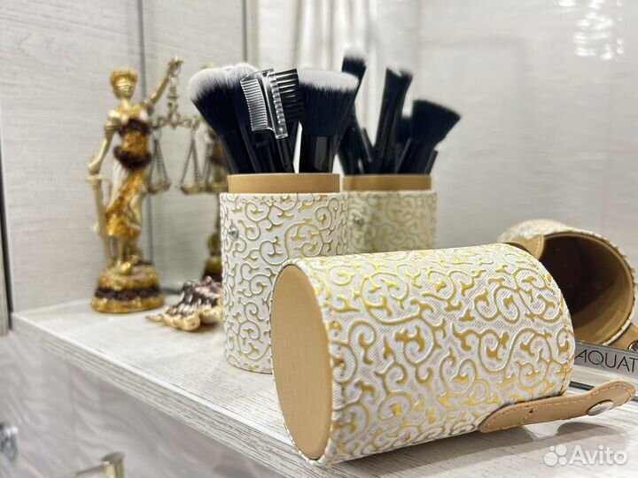 Набор кистей для макияжа в тубусе