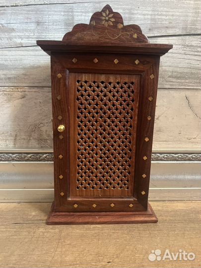 Ключница настенная из дерева