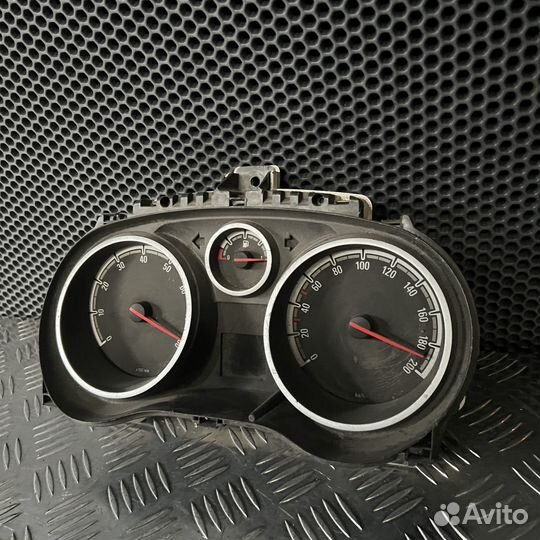Панель приборов Opel Corsa