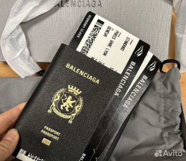 Balenciaga Passport (новая коллекция)