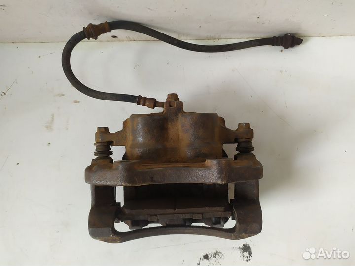 Суппорт тормозной передний левый nissan X-trail