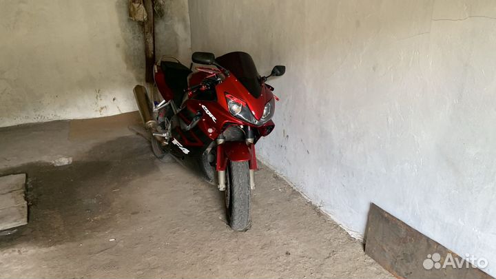 Продам хонду сбр 600ф4